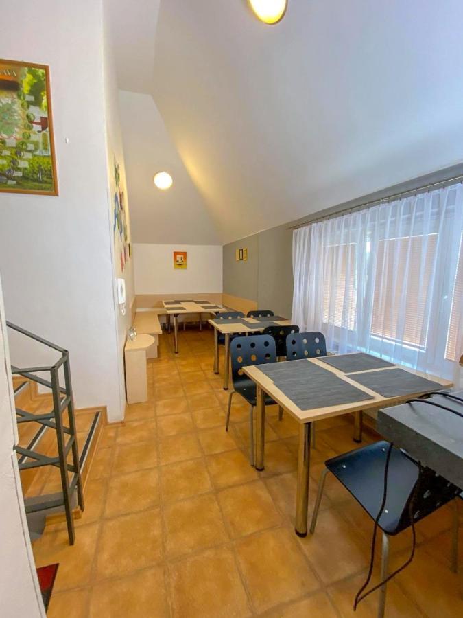 Penzion Hustopeče Buitenkant foto