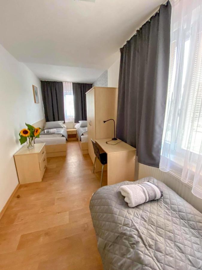 Penzion Hustopeče Buitenkant foto
